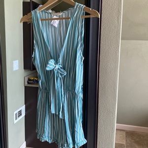 Key hole tie front romper